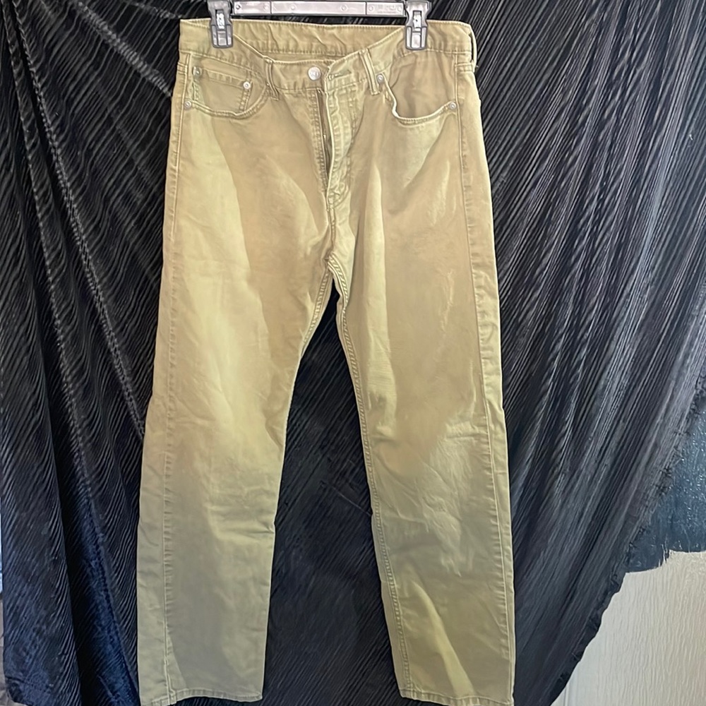 Men’s Levi Straus pants jeans. Olive color size 33